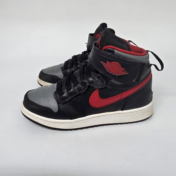 Nike Air Jordan 1 Mid FlyEase GS Black Red Grey Youth 5Y / Women's 6.5 Shoes - Picture 1 of 9